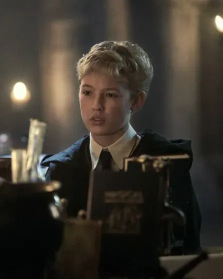 Появились новые официальные фото из предстоящего сериала 