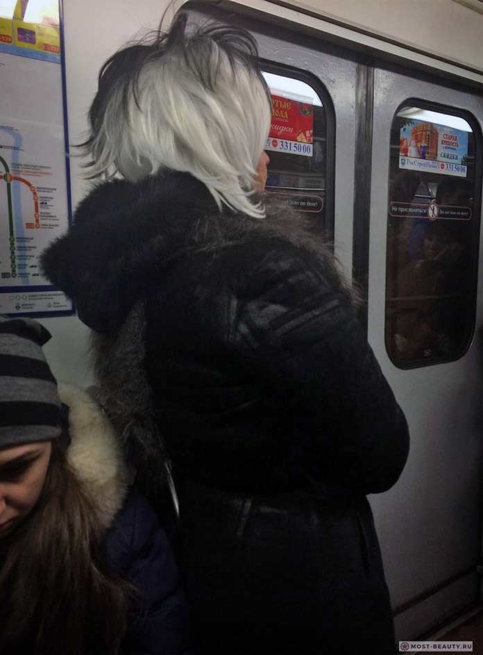 Фотографии женщин в метро: Прическа