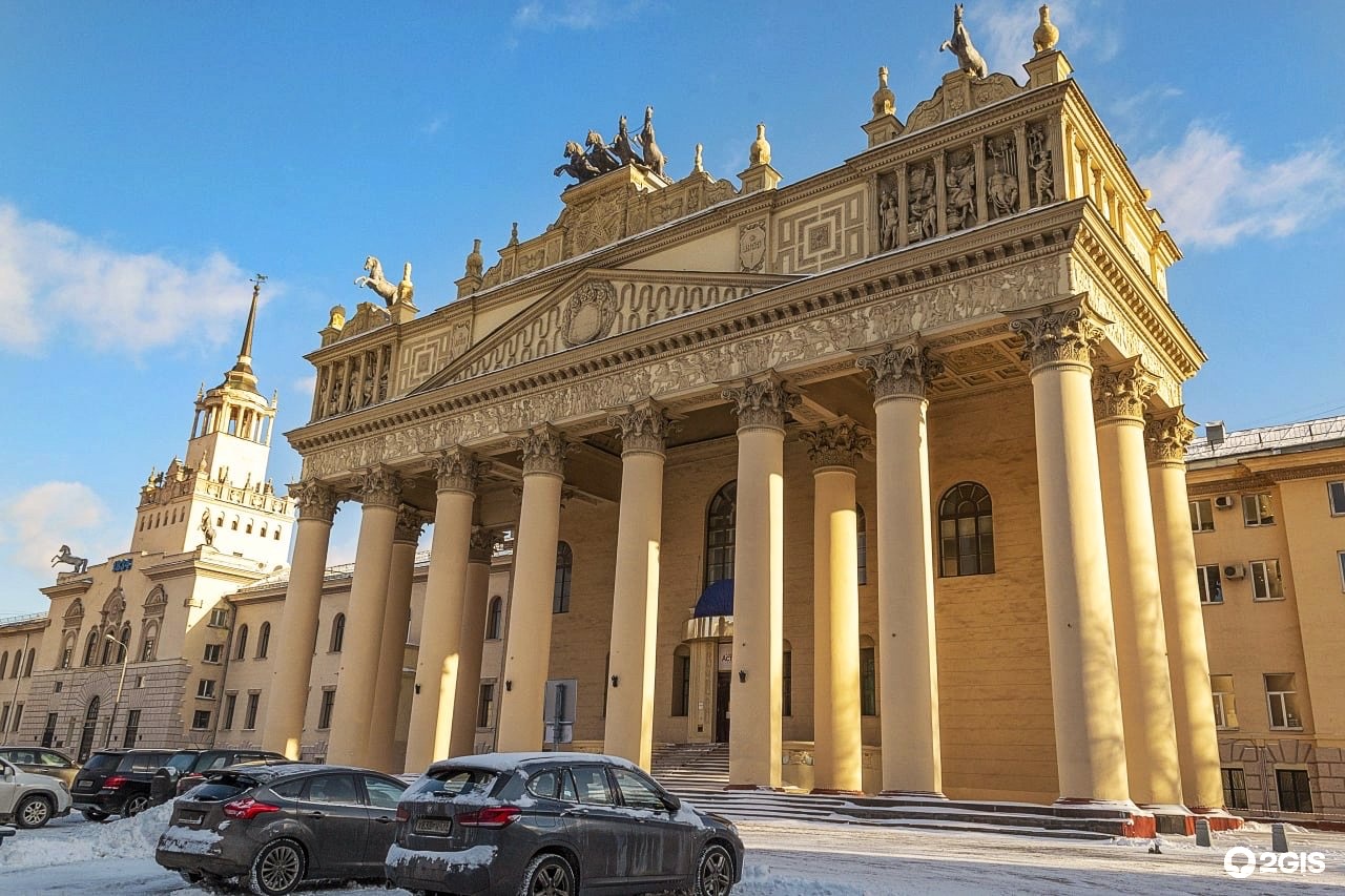 Ипподром. Центральный Московский ипподром. Ипподром на беговой. Ипподром в Москве. Здание Московского ипподрома.