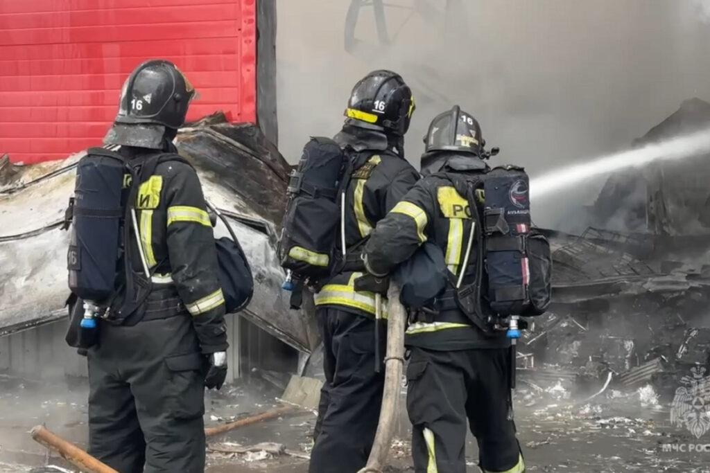 Административное здание загорелось на юго-востоке Москвы