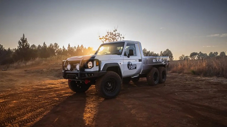  «новому старому» Land Cruiser 79 добавили третий мост и два дополнительных колеса