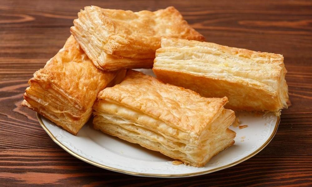 Рецепт из детства: слоеные язычки с сахаром как в школьной столовой