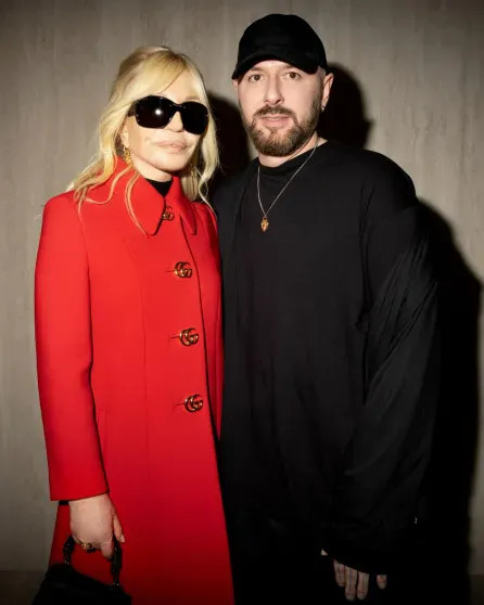 Неделя моды в Милане: Деми Мур в новом образе, Рената Литвинова с дочерью, Арина Соболенко и Кейт Мосс на показе Gucci Версаче, Донателла, Литвинова, Gucci, Милане, Арина, Рената, чёрной, Ромео, многие, пришла, Соболенко, Демны, экстремистской, организацией, коллекции, Пэрис, показ, ФеррариEsDeeKidПо, подиуму