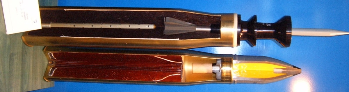 Бронебойно-подкалиберный снаряд BM-421 Sg и осколочно-фугасный снаряд OF-412
