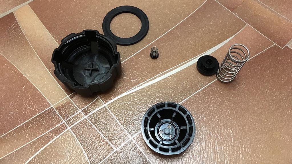 Крышка расширительного бачка: зачем она нужна и что будет при её неисправности? авто и мото,автоновости,автосоветы