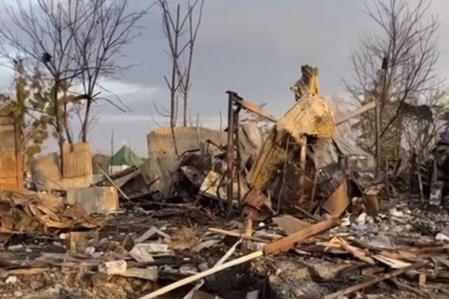 Искандер ударил, когда они построились, ожидая Сырского. А потом - по заправке, когда подъехал автобус с морпехами - актуальные новости по теме Всу №35 на Toplenta