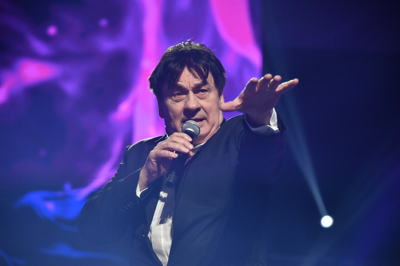 Зрители опровергли массовый уход с концерта Александра Серова в Угличе