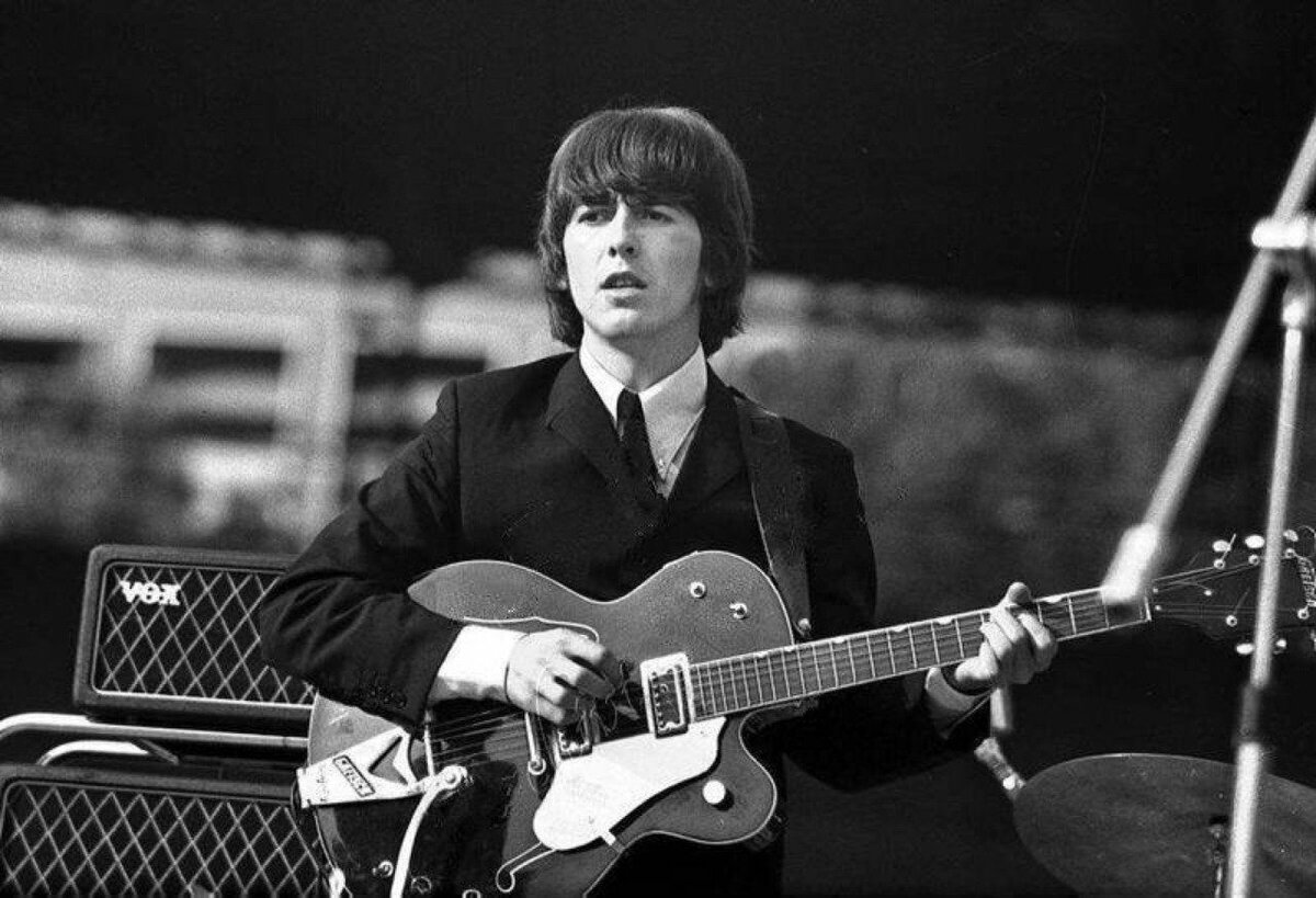 Вероятно, гитарист ливерпульской четверки Джордж Харрисон (George Harrison)