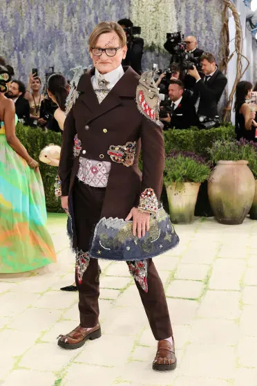 10 самых странных образов Met Gala: Люк Эванс в 