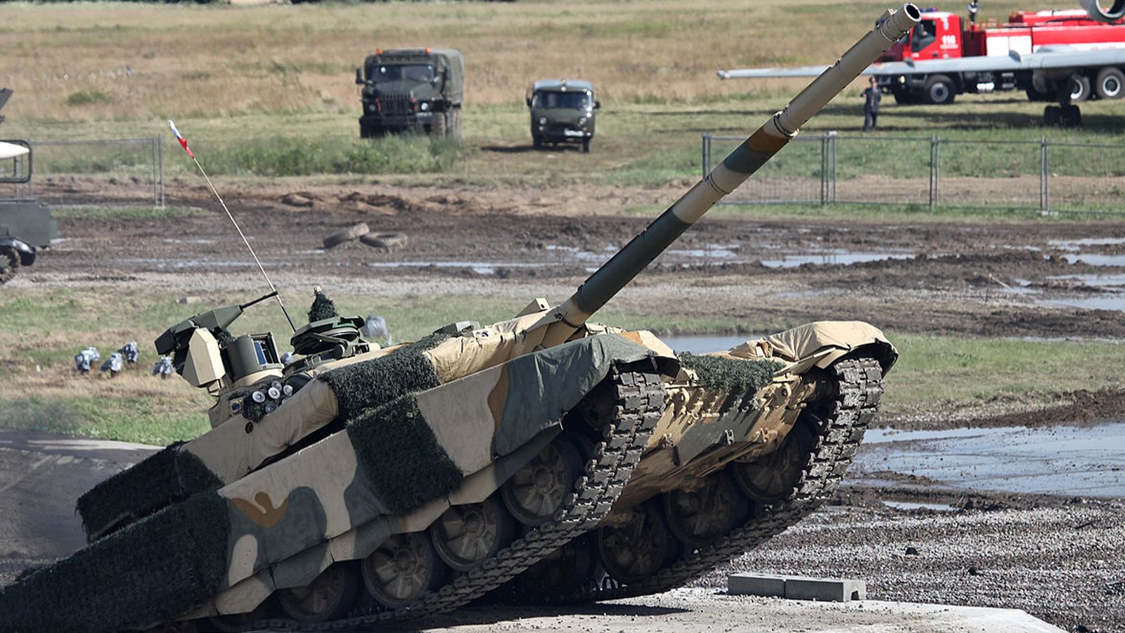 Минобороны РФ получило от «Уралвагонзавода» новую партию танков Т-90М «Прорыв»