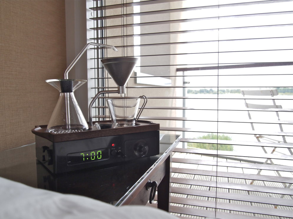 Этот будильник приносит кофе в постель — буквально
