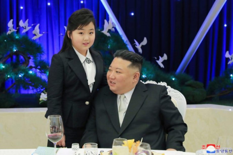 Ким Чжу Э: что известно о преемнице Ким Чен Ына?