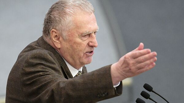 Жириновский призвал возродить балы по всей России
