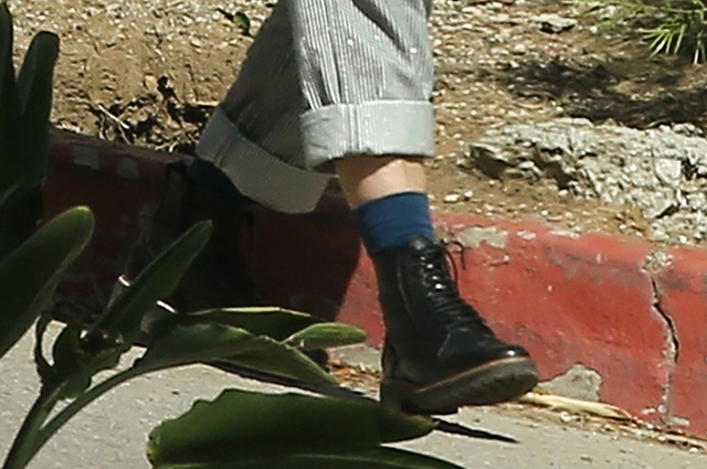 Деми Мур в рабочем комбинезоне помогла младшей дочери с ремонтом звездный стиль, деми мур