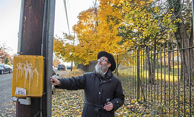 Вокруг центра Нью-Йорка натянута леска длиной 30 километров. С помощью нее обозначена невидимая граница эрува: видео границы, минимум, ограждение, леска, улицы, человека, родителям, телефон, мобильный, ключей, связка, лежит, сейчас, высоте, любого, прогуливаться, невозможно, современном, эрува Но, символического