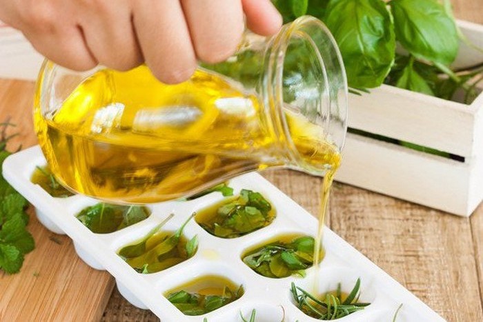 Кубики с зеленью и оливковым маслом удобно добавлять в салаты и другие блюда / Фото: filed18-27.my.mail.ru