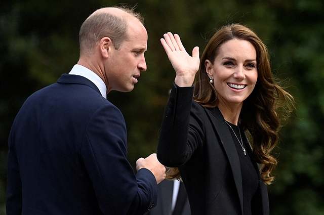 Первый сольный выход в качестве принца и принцессы Уэльских: принц Уильям и Кейт Миддлтон посетили Сандрингем