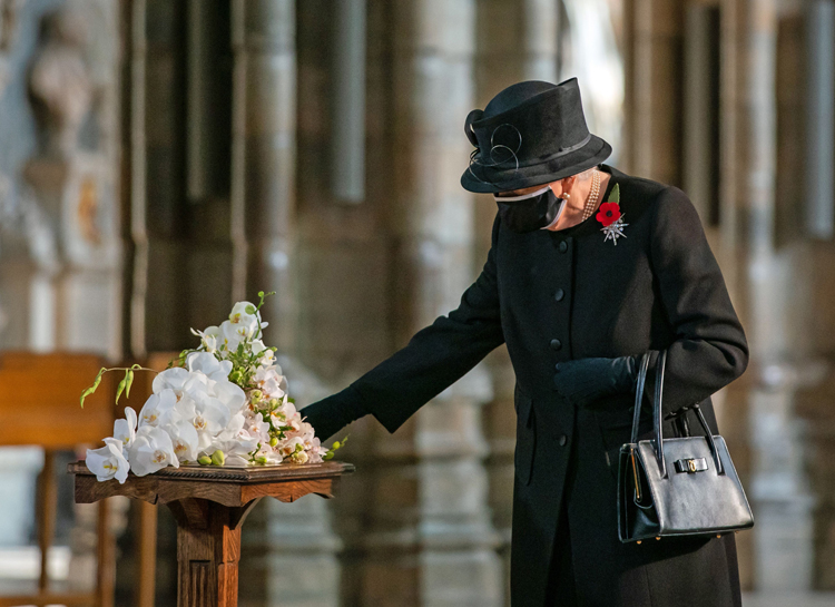 Королева Елизавета II, Кейт Миддлтон, принц Уильям и другие на поминальной службе у Кенотафа Королева Елизавета II, Кейт Миддлтон, принц Уильям и другие на поминальной службе у Кенотафа Монархи,Британские монархи