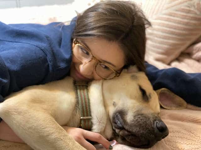 девушка с собакой