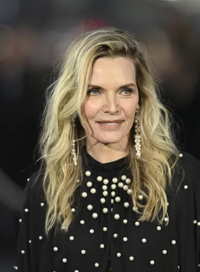 Мишель Пфайффер вышла на красную дорожку премьеры своего нового сериала 