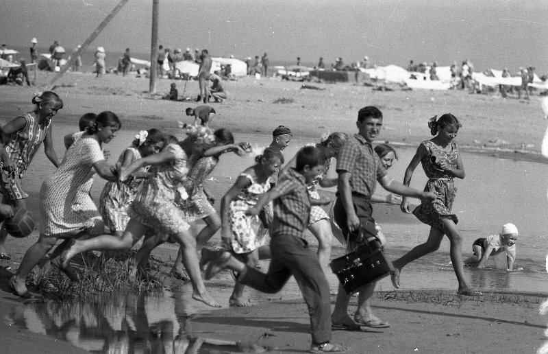Молодежь на пляже
Всеволод Тарасевич, 1969 год, Краснодарский край, МАММ/МДФ.