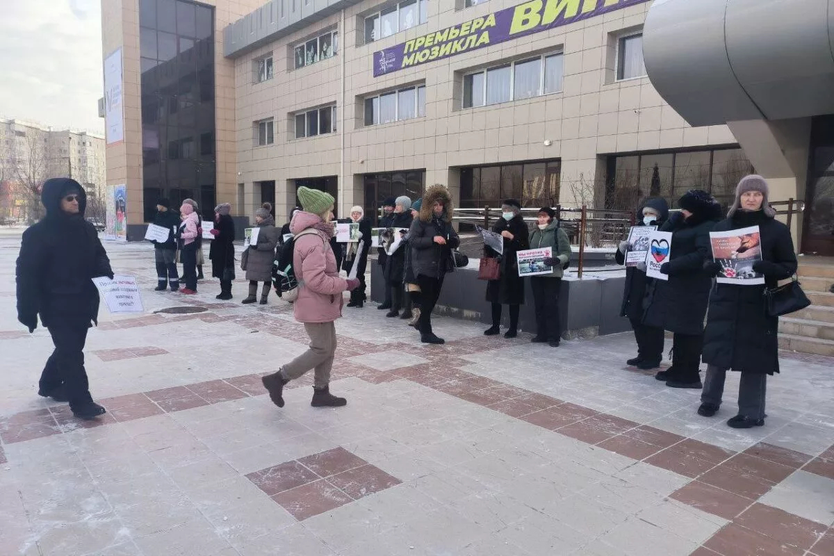 В Чите активисты провели митинг против эвтаназии бездомных животных