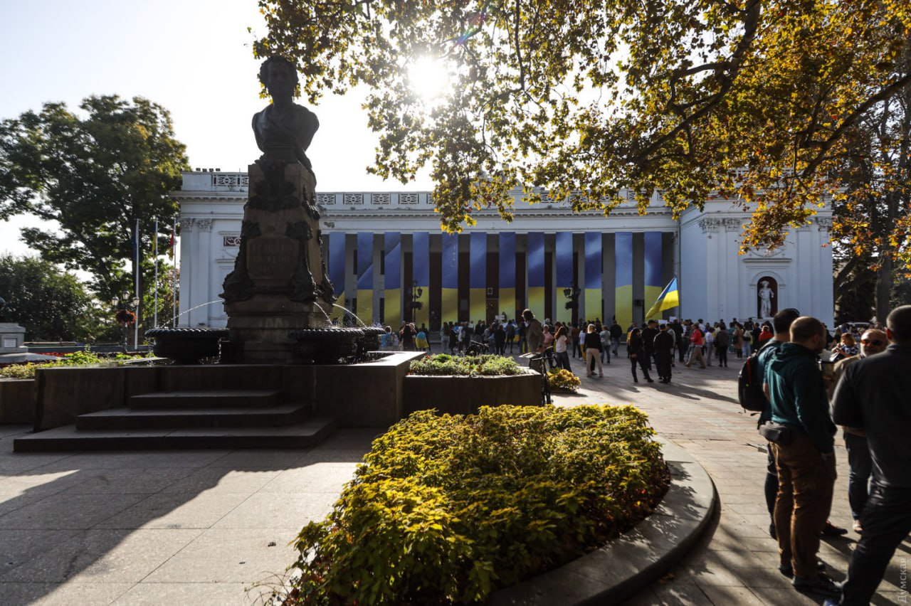 Что родственникам азовцев понадобилось в Одессе? украина