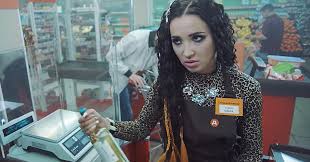 «Тётя, я здесь не работаю»: люди рассказывают, как их путали с работниками разных организаций