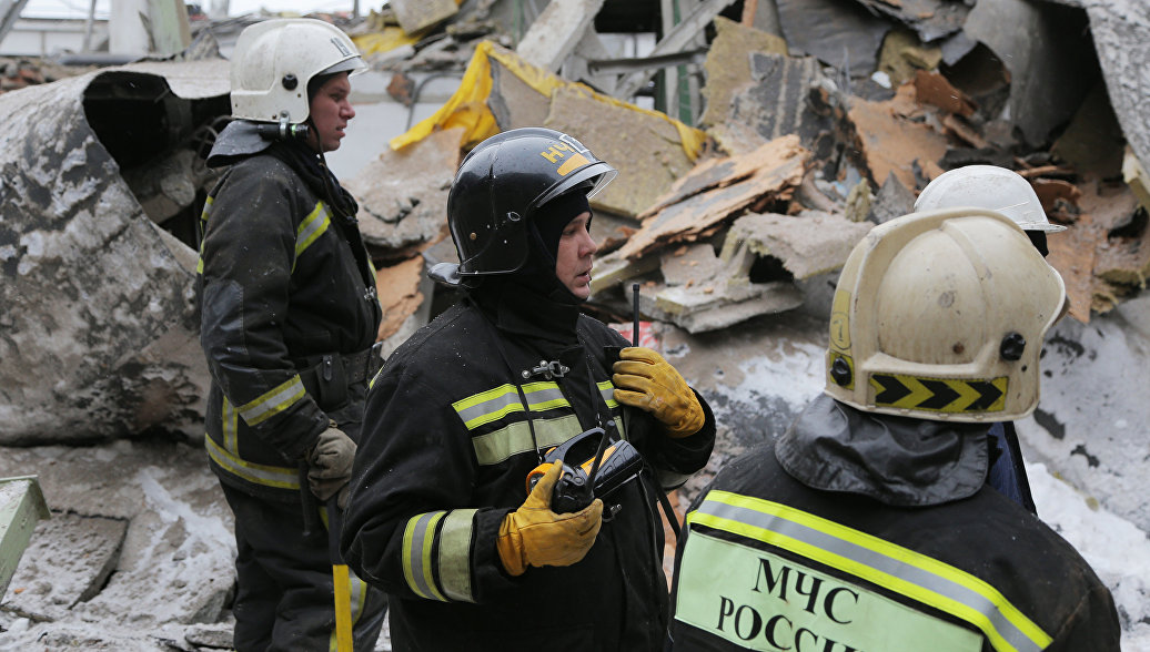 Выжившие найдены под завалами многоэтажки в Белгороде (ВИДЕО)