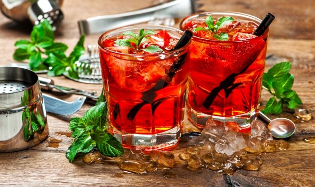 компот из клубники с мятой