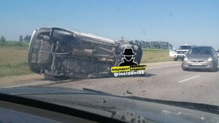 Перевернутый автомобиль / Фото с места аварии: 
