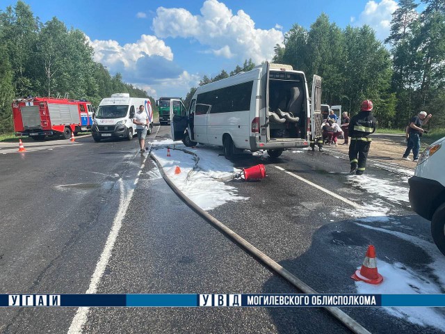 В Бобруйском районе столкнулись маршрутка и трактор - 9 человек в больнице.