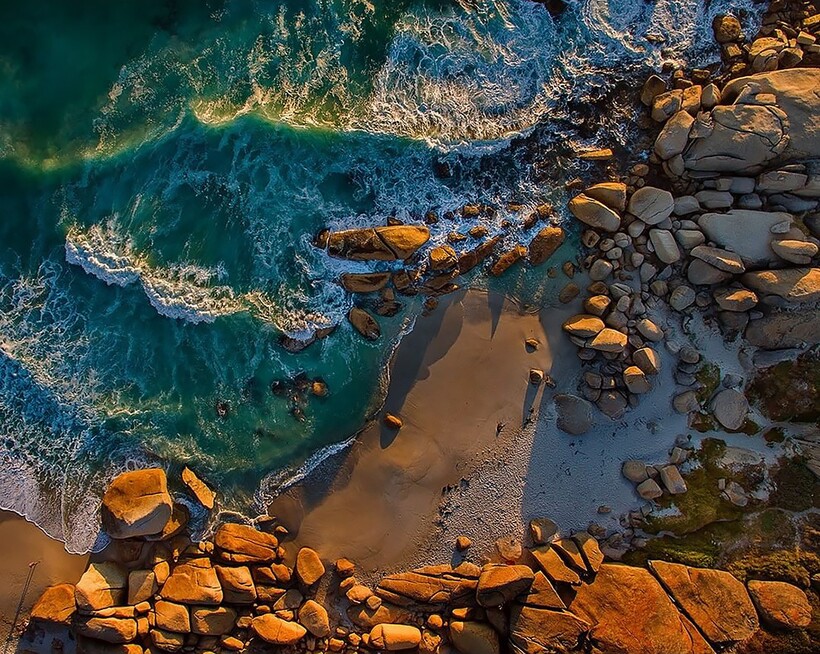 12 волшебных фото с дрона о том, как серферы покоряют волны