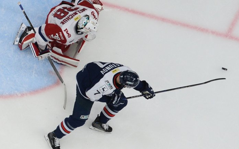 Хоккейный матч Торпедо - Локомотив 2 апреля