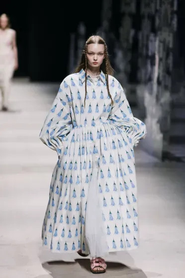 Александр Рогов, Эвелина Хромченко, Юлия Барановская и Мария Миногарова на показе Алёны Ахмадуллиной Alena, Akhmadullina, весналето, 2026Показ, показе, Миногарова, 2026Мария, 2026Миша, Рогов, посетили, Приданое, Ахмадуллина, коллекции, новой, показ, памяти, красоте, вещей, которые, невестыКоллекция