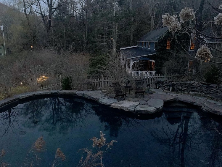 В гостях у Хелены Кристенсен: экскурсия по сказочному дому модели в горах Кэтскилл В гостях у Хелены Кристенсен: экскурсия по сказочному дому модели в горах Кэтскилл Стиль жизни,Дома звезд