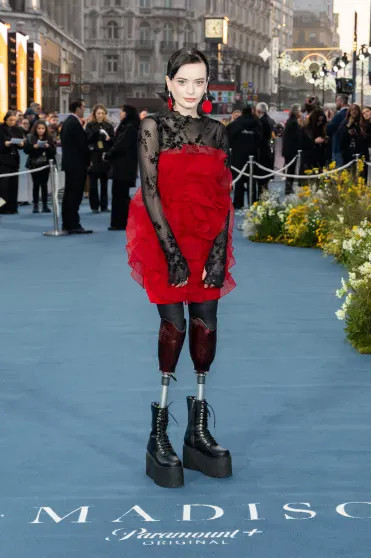 Мишель Пфайффер вышла на красную дорожку премьеры своего нового сериала 