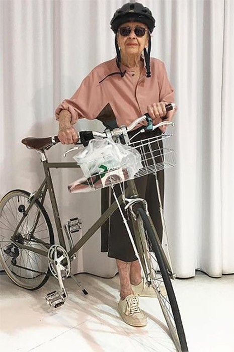 Она просто зашла погладить щенка, а перевернула все стереотипы модельного бизнеса,  став моделью в 95 лет! возраст,Женщины,красота