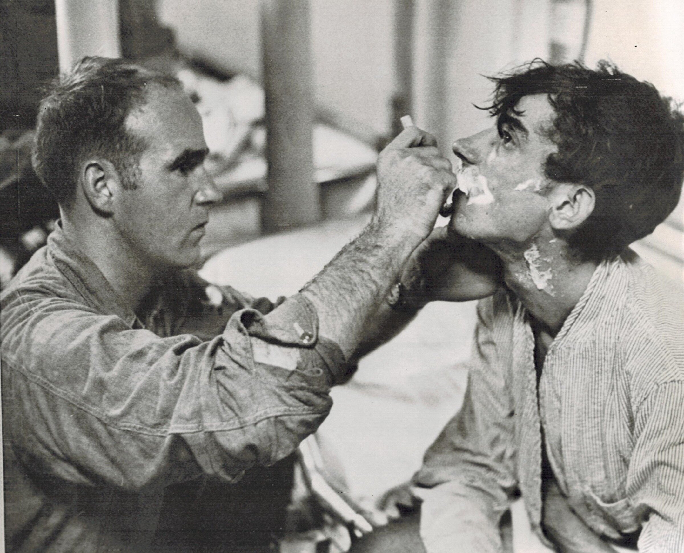 Американцы сняли с баржи в Тихом океане четырех исхудалых советских солдат-срочников. Сильная история за кадром Американцы сняли с баржи в Тихом океане четырех исхудалых советских солдат-срочников. Сильная история за кадром история