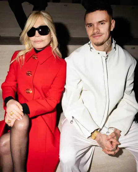 Неделя моды в Милане: Деми Мур в новом образе, Рената Литвинова с дочерью, Арина Соболенко и Кейт Мосс на показе Gucci Версаче, Донателла, Литвинова, Gucci, Милане, Арина, Рената, чёрной, Ромео, многие, пришла, Соболенко, Демны, экстремистской, организацией, коллекции, Пэрис, показ, ФеррариEsDeeKidПо, подиуму