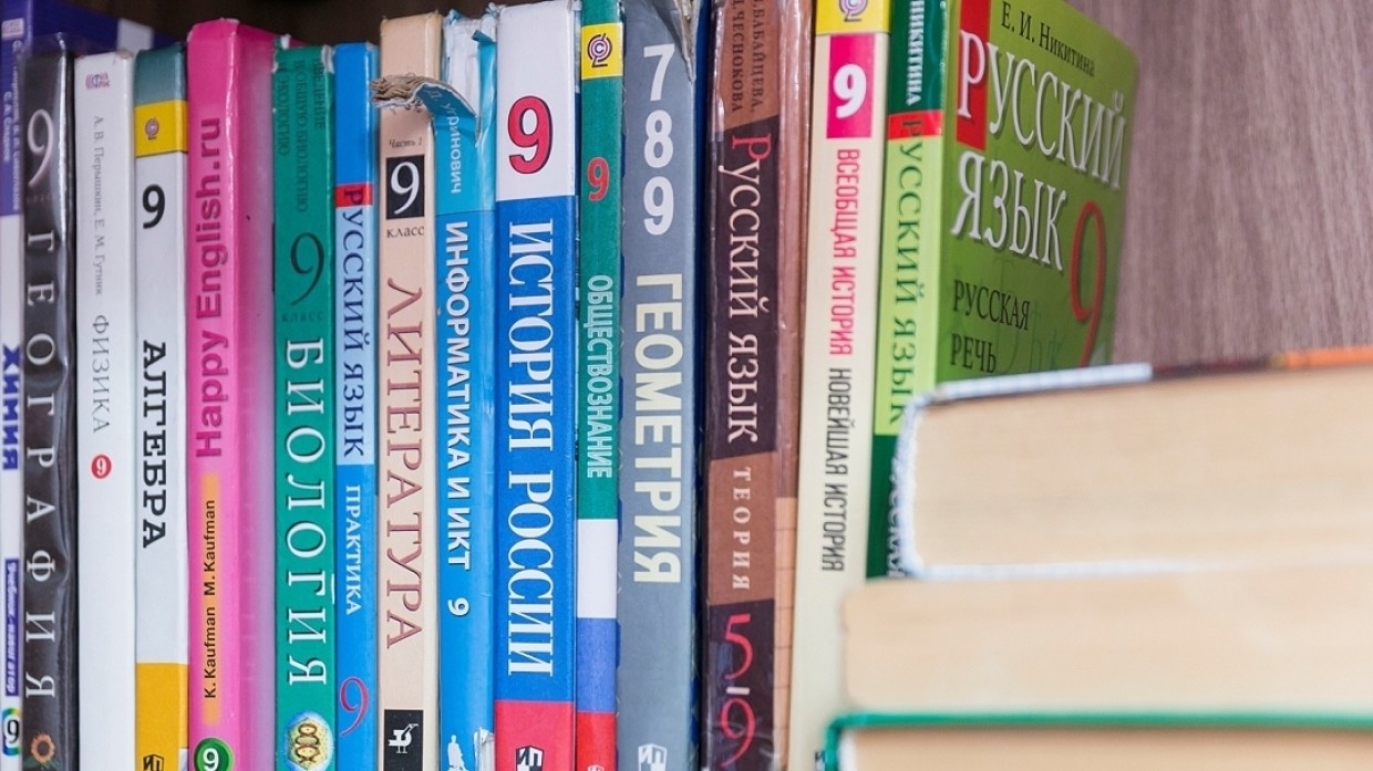 Депутаты Госдумы Вассерман и Делягин обсудили недочеты в школьных учебниках истории