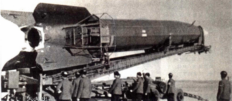 ​Подготовка баллистической ракеты 1059 на испытательной базе Цзюцюань, 1960 год chinaspaceflight.org - «Божественный корабль» | Warspot.ru