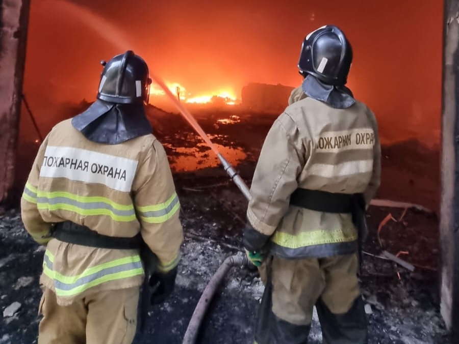 В Лесном загорелся цех завода «Стройполимер»