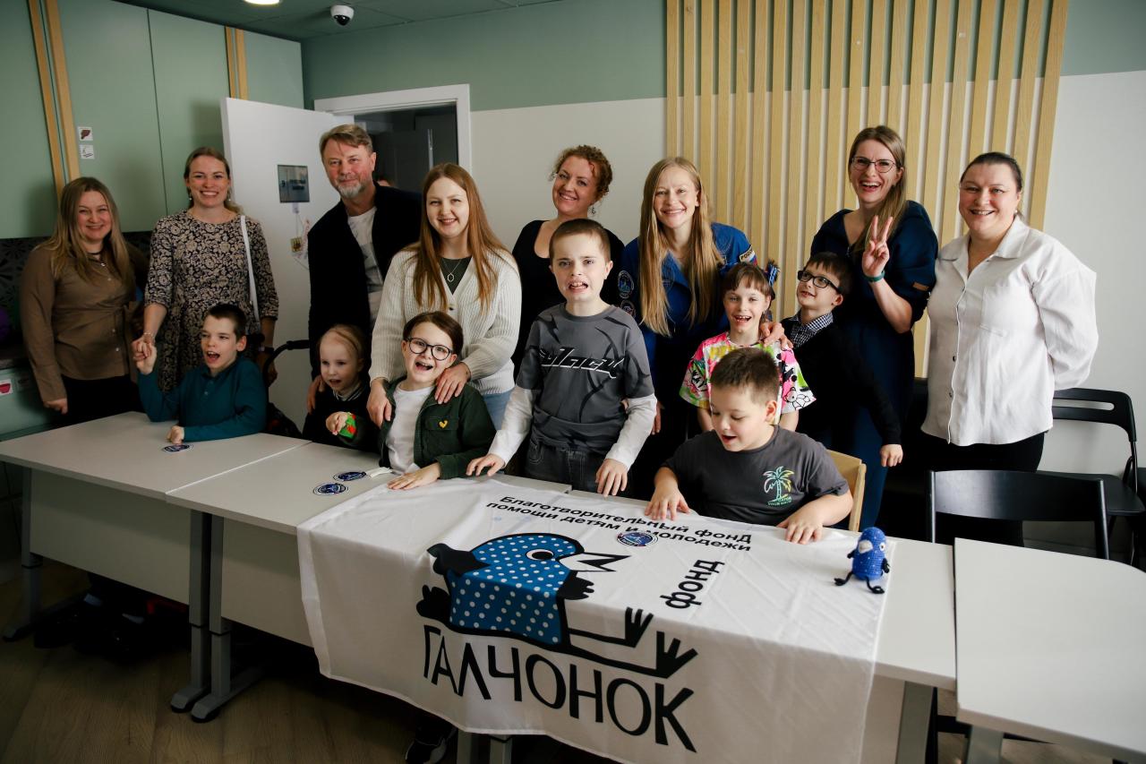 Звезды заступили на дежурство: «Галчонок» запустил новый проект в центре «Под крылом» фонда, Пересильд, звезды, актрисой, Земли, детям, дежурстве», «Звезды, встречи, ребятам, космос, Хрусталевым, другие, Митей, шоуменом, музыкантом, планах —, Петром, Наличем, актером