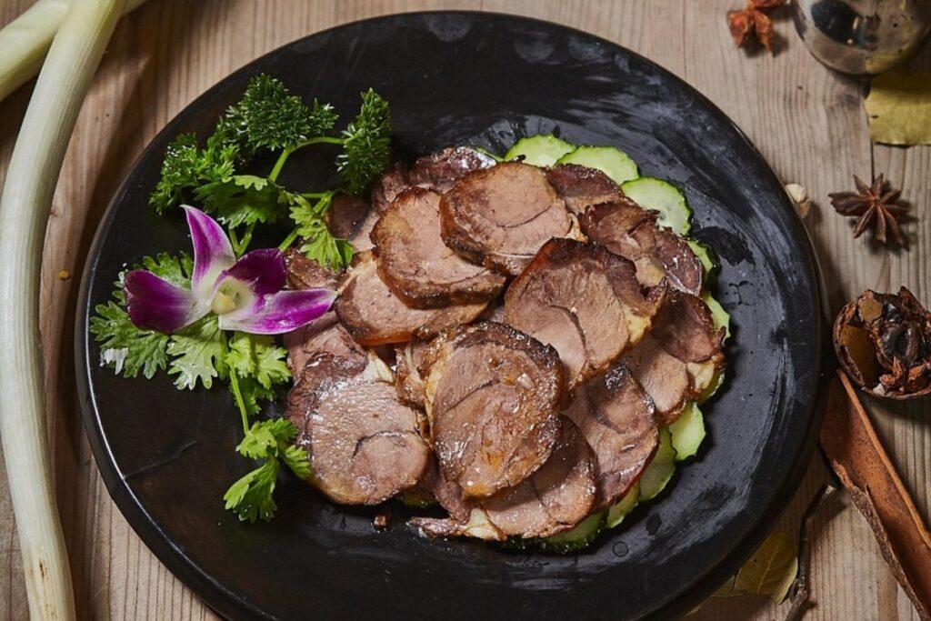 Секретный рецепт мяса: эту подливу вымакивают хлебом и просят еще