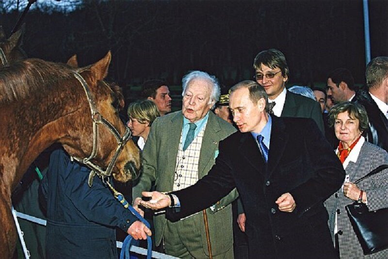 Новые архивные фотографии Владимира Путина за 20 лет правления