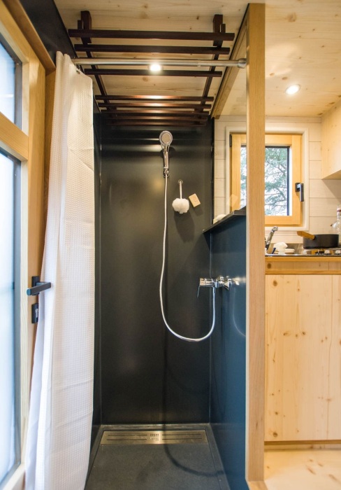 Миниатюрный мобильный домик, оформленный в японском стиле домик, Bonzai, чтобы, колесах, японской, можно, имеется, также, гостиной, японском, которая, значительную, Жослен, максимально, стиле, Baluchon, пространства, жизнь, домов, которое