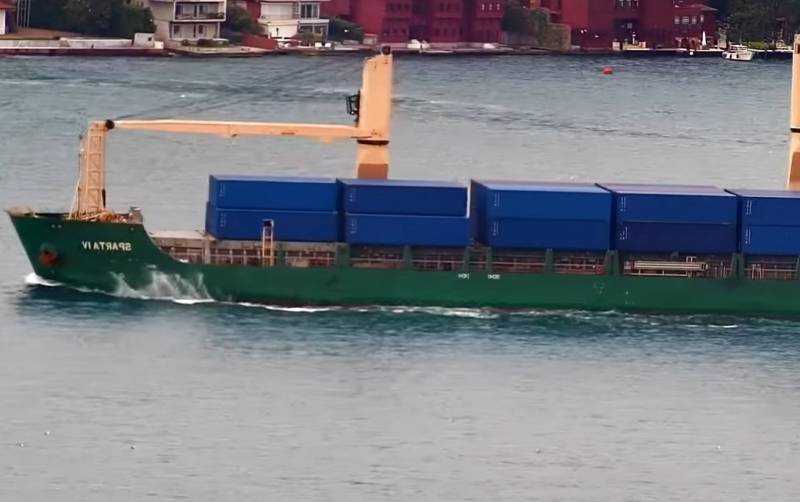 Турция пропустила через Босфор корабль с российской военной техникой