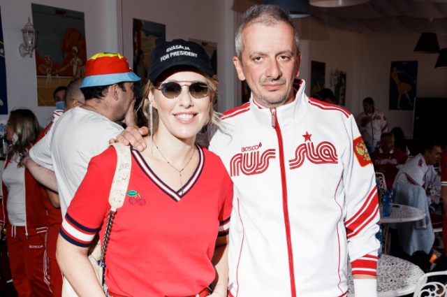 Ксения Собчак с сыном, Константин Богомолов, Иван Ургант и другие на благотворительном теннисном турнире