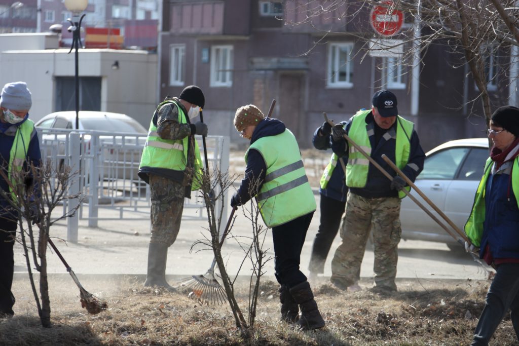 Жкх на службе городу. Дорожная служба города Братска. Работник дорожной службы. ЖКХ Братск. Сотрудники ЖКХ Братск.